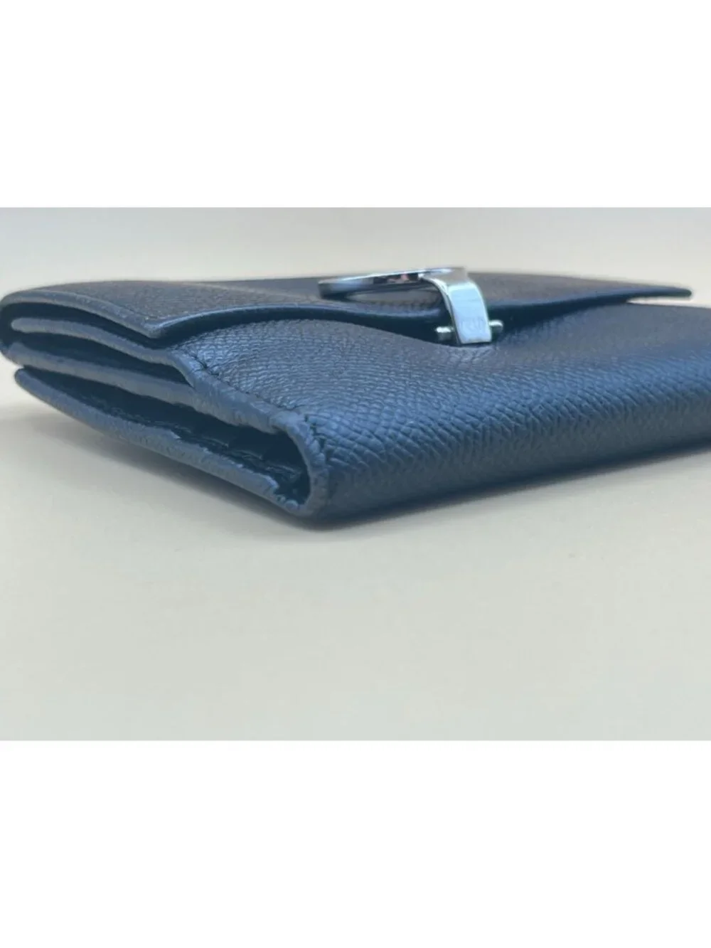 BVLGARI BVLGARI Black Grained Leather Compact Bifold Wallet Silver Ring Clasp